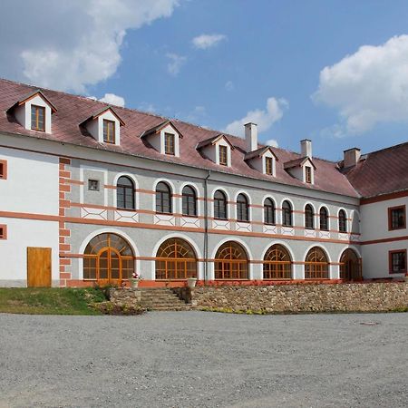 Zamek Liboun Hotel Lounovice pod Blanikem Exterior photo